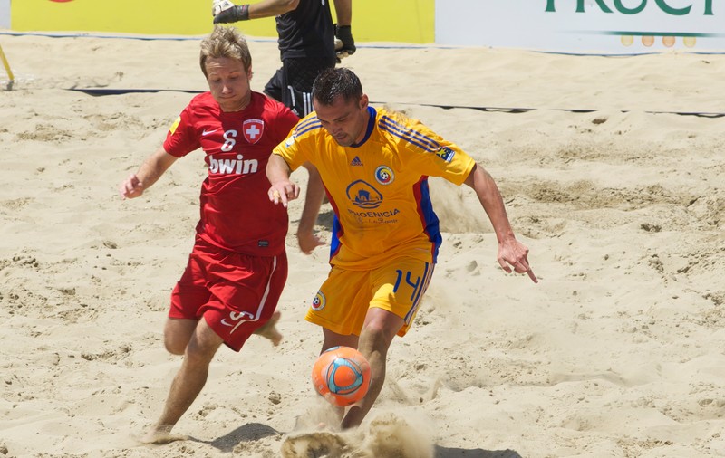 Naţionala de fotbal pe plajă e favorită la calificarea la Mondialul care va avea loc într-o exotică insulă din Pacificul de Sud: ”Hai în Tahiti!”