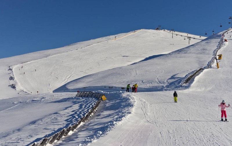 Domeniul schiabil al staţiunii Sinaia este închis miercuri. Joi, telecabina intră în revizie