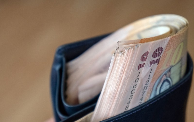 Ministerul Finanţelor, după ce a plătit doar 60% din salariile bugetarilor: "Avem fonduri pentru plata tuturor salariilor"