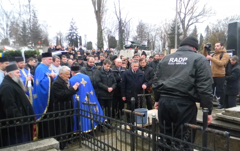 Gheorghe Funar, în lacrimi la catafalcul soţiei