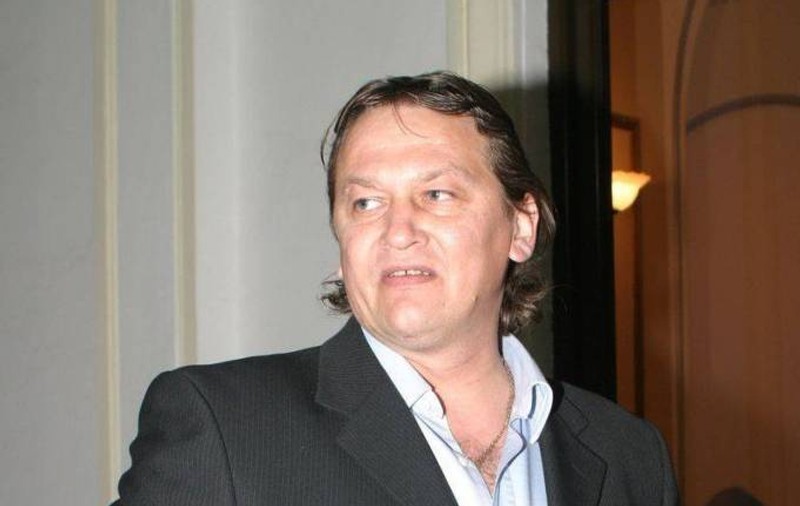 “Dănuţ Lupu e o balegă, are 200 de kile, un păr de 17 metri şi dinţii vestejiţi în gură”