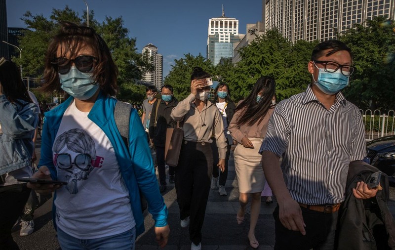 Noul focar de infecție din China arată că virusul se comportă diferit: pacienții se vindecă mai greu și dezvoltă mai târziu simptomele