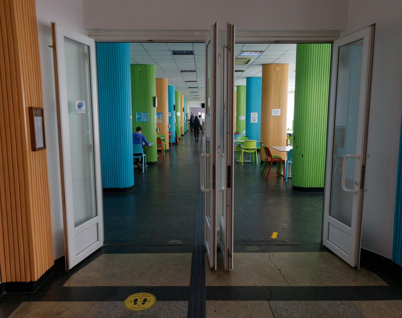 Nu doar seniorii își schimbă meniul din cauza inflației. Cât îi costă pe studenți să mănânce la o cantină universitară