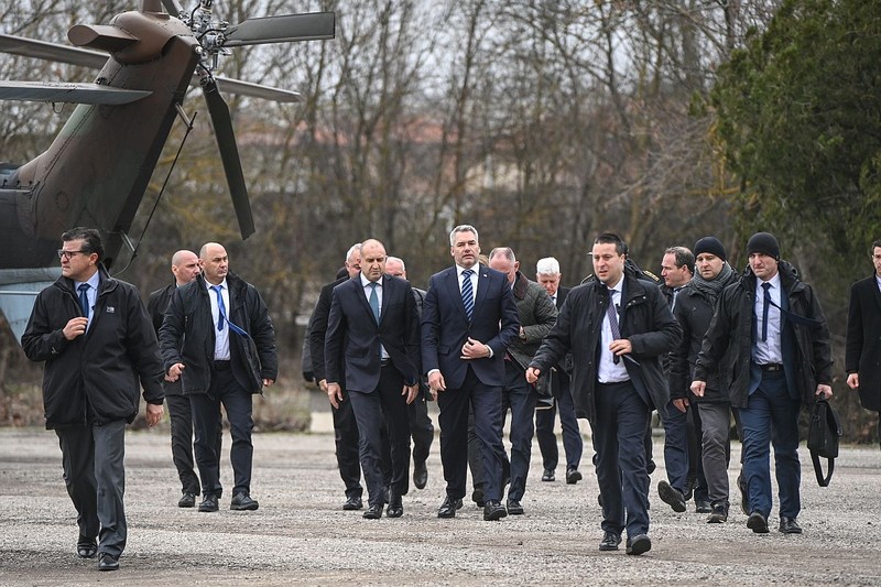 epa10424543 Austrian Chancellor Karl Nehammer (R) and Bulgarian President Rumen Radev (L) arrive at the Regional Coordination Center, part of the Integrated Monitoring System of the Bulgarian-Turkish border, in Elhovo, Bulgaria, 23 January 2023. Nehammer is on a visit to Bulgaria to get acquainted with the security of the Bulgarian border and countering migration pressure, as well as the application of European law in relation to Schengen. EPA-EFE/VASSIL DONEV