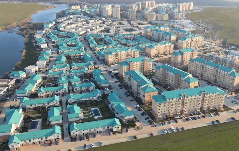Cosmopolis a crescut vânzările cu aproximativ 30% datorită interesului pentru urbanism integrat și facilități educaționale de top