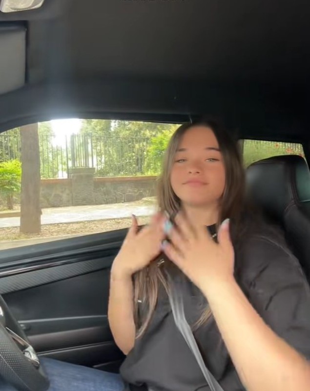 Imagini rare cu fiica Antoniei. Maya are permis de conducere și e incredibil de frumoasă