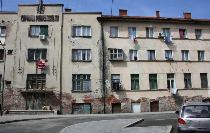 REPORTAJ/ Doi programatori, un teatrolog, un artist, un arhitect și un asistent universitar renunță la timpul liber ca să arate "adevărata față a marginalizaților societății" în Timișoara 