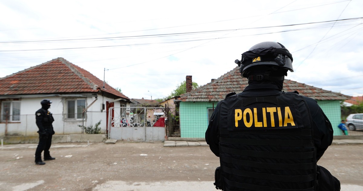 G4Media: Mascații trimiși să descindă la vila Duduienilor au intrat în casa unui coleg de la trupele speciale