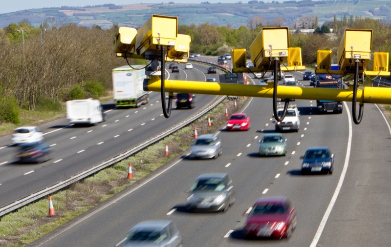 Un șofer prins de radar cu 60 km/h peste limita de viteză a contestat amenda de 550 de euro și nu va plăti nimic