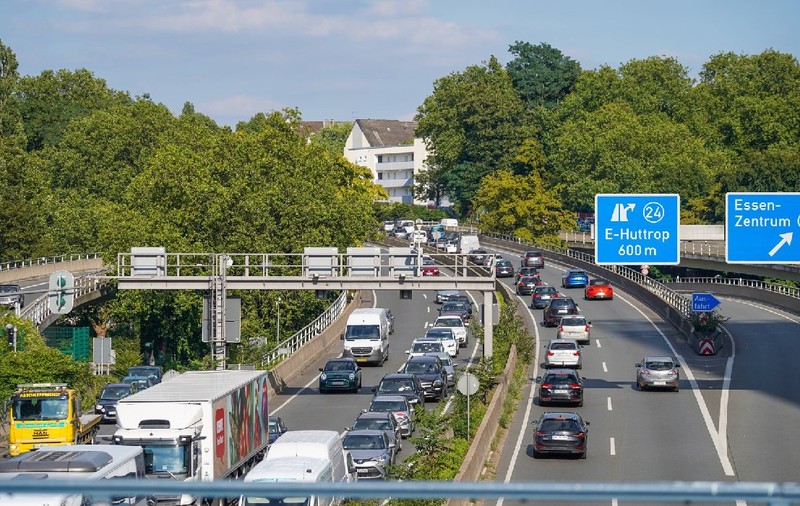 De ce nu există limită de viteză pe autostrăzile germane. Legea a fost schimbată în timpul Războiului Rece