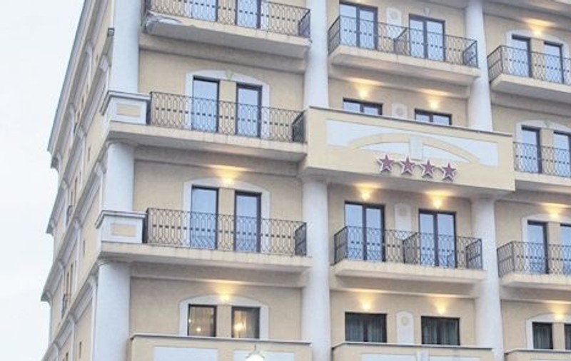 Ten Colonade, hotelul campionilor