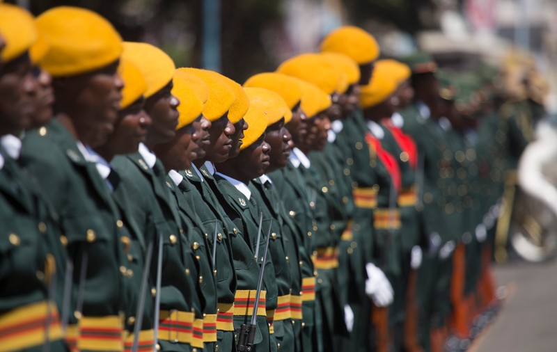 Criză în Zimbabwe | Tentativă de lovitură de stat a armatei, împotriva regimului lui Robert Mugabe. Cetățenii străini, sfătuiți să stea la adăpost