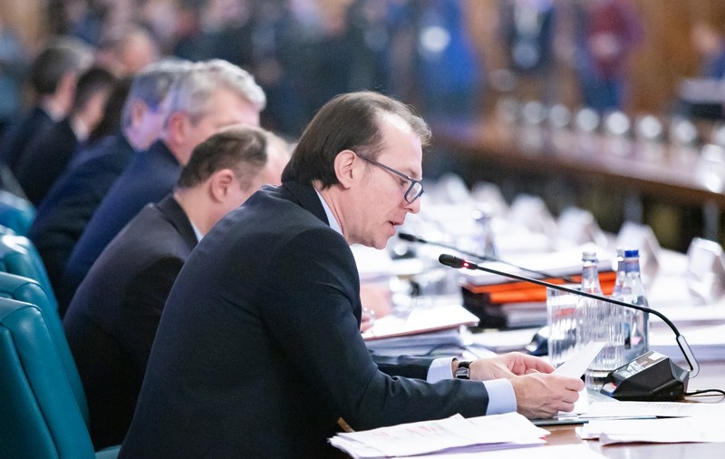 Premierul Orban le cere miniştrilor să se pregătească pentru audierile de săptămâna viitoare, din Parlament: "Vreau să fiți la înălțime!"