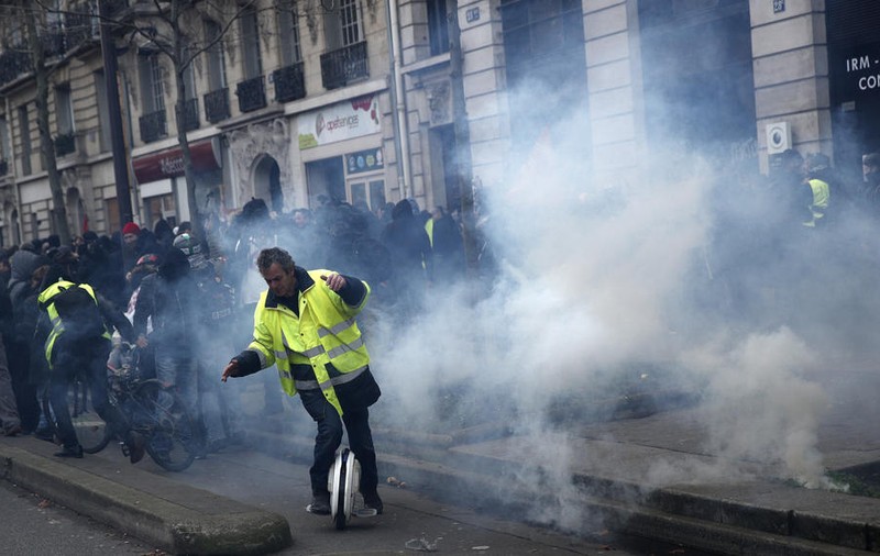 Poliția franceză interzice manifestația vestelor galbene, programată pe 7 februarie, la Paris