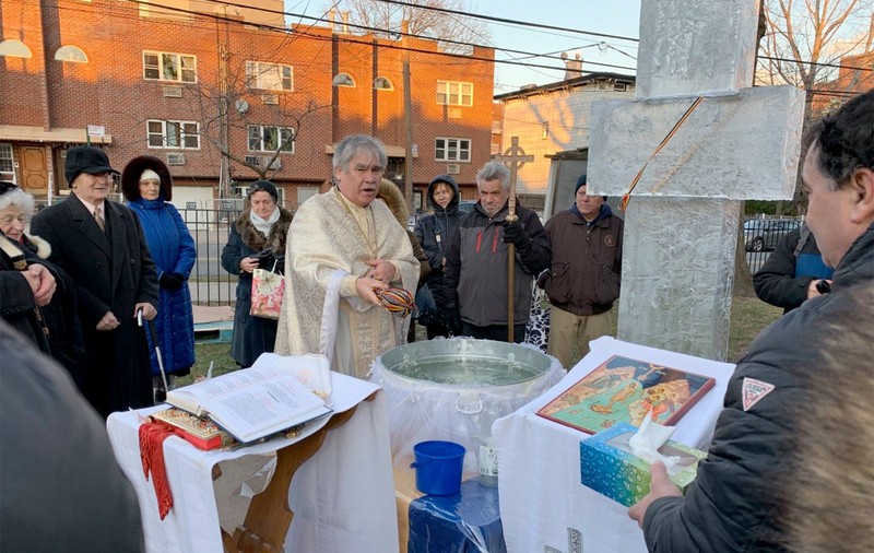 Mesajul unui preot și profesor universitar român din New York care va sta acasă: „Dacă nu mergem la biserică, nu înseamnă că Hristos nu a înviat“