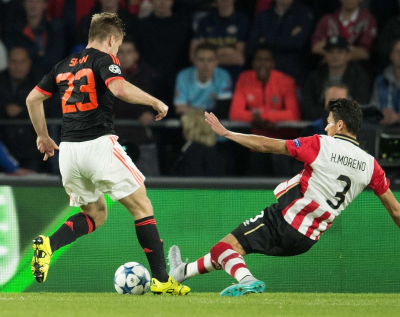 Englezul Luke Shaw a suferit o accidentare horror la meciul PSV - Manchester United / GALERIE FOTO