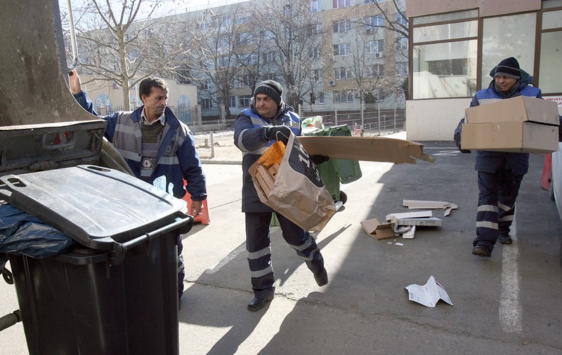 Viceprimarul sectorului 2 explică majorarea taxei de gunoi: „Am ajustat cu inflația, pentru că firmele și-au depreciat serviciul”. Primăria are în plan subvenționarea integrală a taxei începând cu 2020 dacă cetățenii colectează selectiv