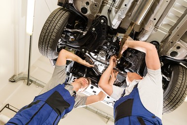 Service auto. Foto Schutterstock