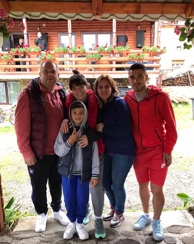 Nicolae Stanciu și-a petrecut vacanța de vară cu familia, iubita și cu viitorii socri | GALERIE FOTO
