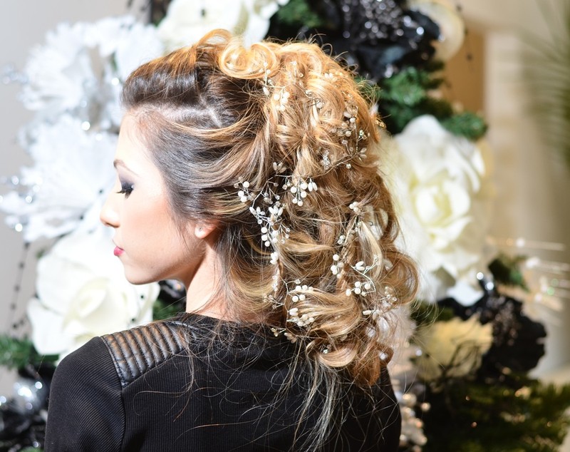 FOTO/ Hairstylist-ul Adrian Perjovschi dezvăluie ce coafuri se poartă de Revelion