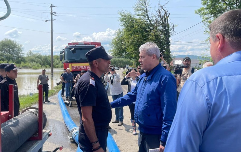 Cătălin Predoiu, după ce a vizitat zonele inundate din Covasna: „Concluzia tuturor a fost că sistemul a funcţionat bine”