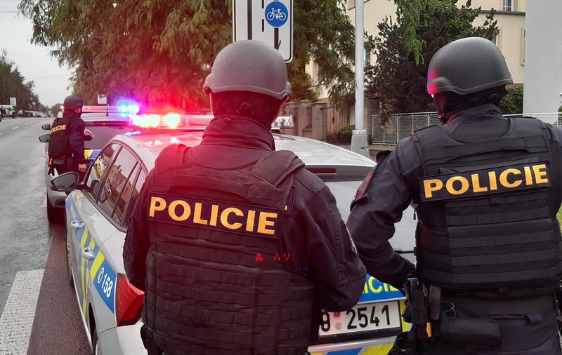 „Alertă maximă”. Poliția cehă, mobilizată din cauza amenințării cu un atac terorist