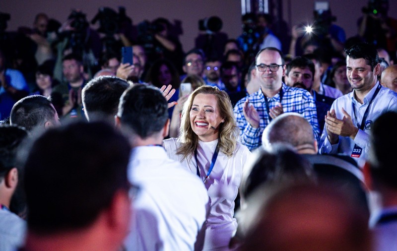 Congresul USR, în umbra „decarului” Lasconi. Uniunea ajunge la răscruce: activism pentru un partid de buzunar sau transformarea pentru ocuparea dreptei. Ce nu s-a văzut la TV | Reportaj