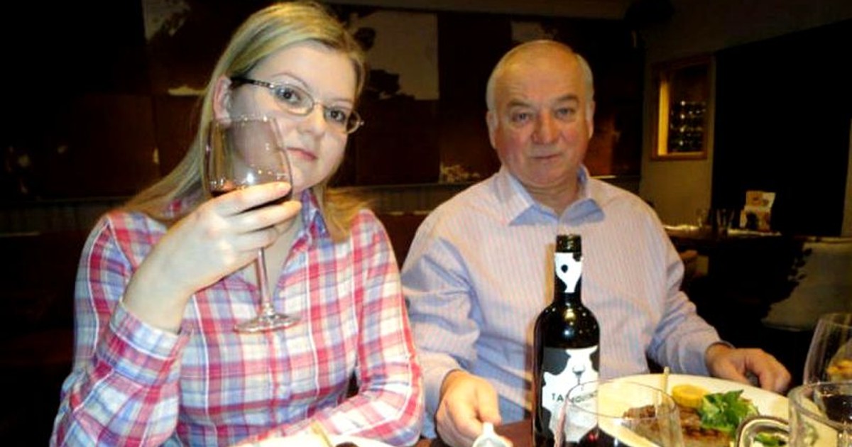 Autorii atacului asupra lui Serghei Skripal au fost identificați. Serghei Skripal și fiica sa, Iulia, la restaurant