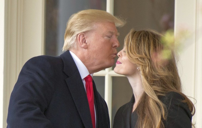Lista persoanelor care au intrat în contact cu Hope Hicks, consiliera lui Donald Trump, confirmată cu COVID-19