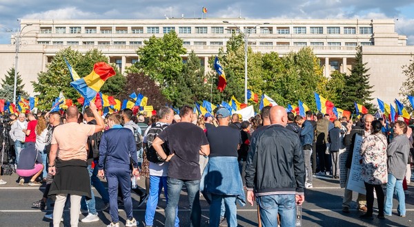 Manifestaţii paşnice împotriva violenţei şi extremismului sunt organizate duminică, 20 septembrie, în mai multe oraşe din România: Bucureşti, Iaşi, Oradea şi Timişoara. Sursă foto Shutterstock