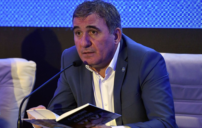 Gică Hagi în izolare: ”Dimineața, când mă scol, mă pun pe scris. Scriu mult, limpezesc idei”