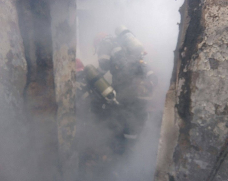 UPDATE: Incendiu în județul Constanța. Un copil de trei ani, găsit carbonizat în casa cuprinsă de flăcări