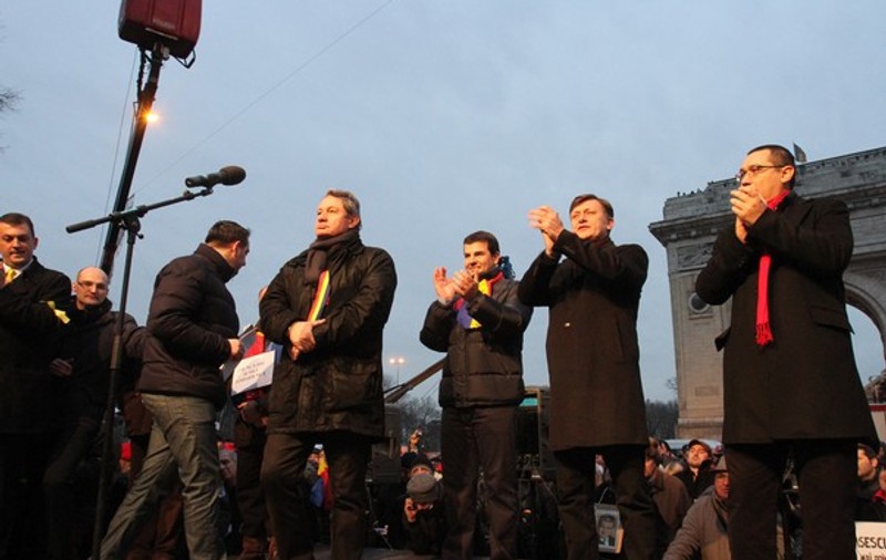 ULTIMA APARIŢIE a lui Emil Hossu în public, la mitingul USL | FOTO