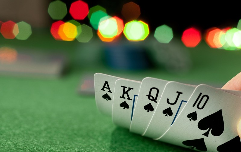 Cum se joacă poker – regulile de bază