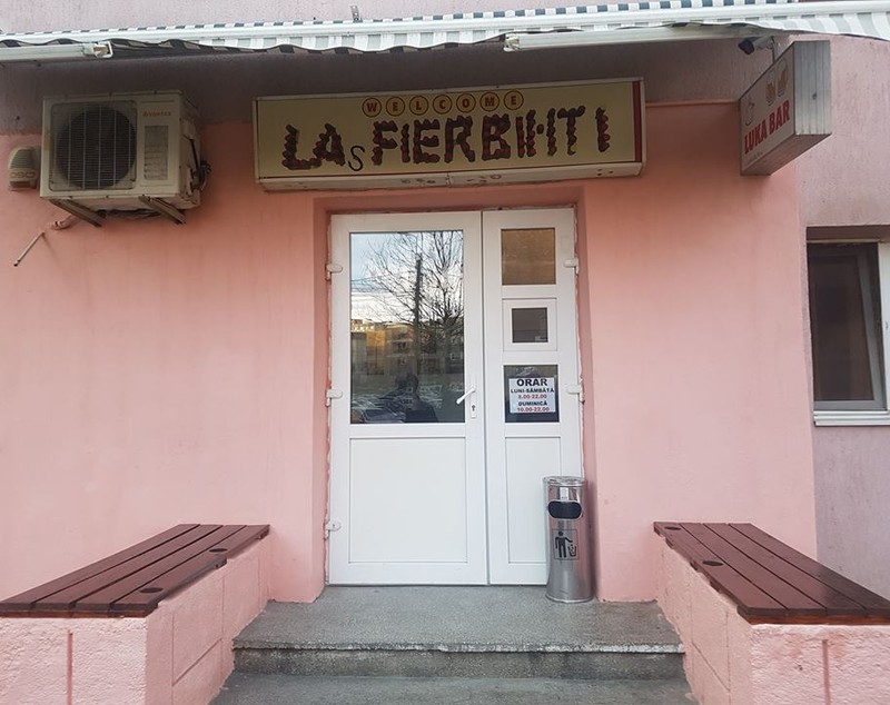 FOTO/Bar „Las Fierbințí”, deschis la Alba Iulia. Pereţii tapetaţi cu poze cu Celentano, Bobiţă, Firicel şi alte personaje din celebrul serial