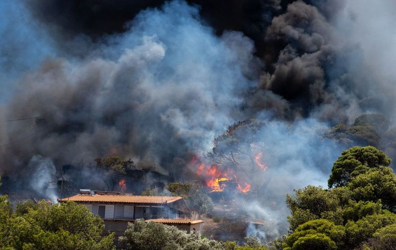 Un spital pentru copii și un cămin de bătrâni au fost evacuate în Grecia, din cauza unui incendiu puternic