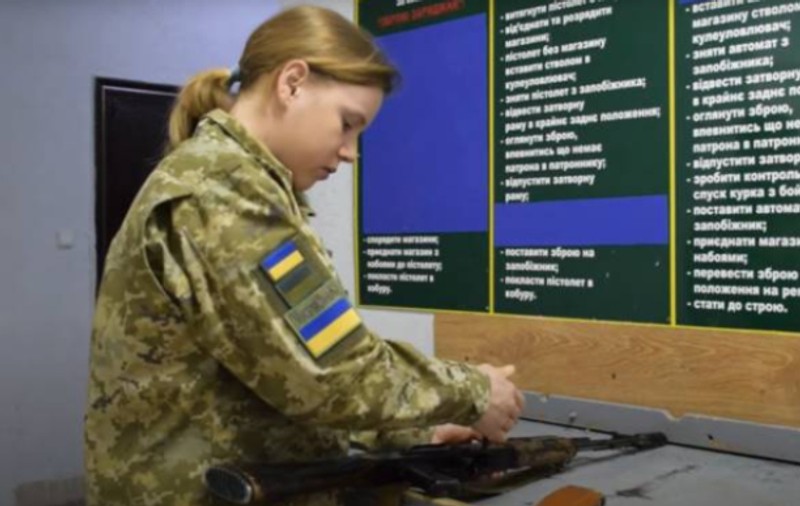 „Steagul a fost arborat în cinstea mea de atâtea ori, acum a venit timpul să-l apăr”. O campioană mondială de biatlon din Ucraina s-a înrolat ca grănicer