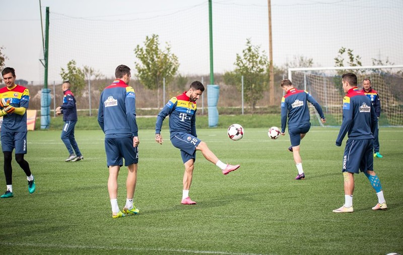 Armenia - România (sâmbătă, ora 19:00, TVR 1). Tricolorii s-au antrenat pe sintetic în vederea meciului de marți cu Kazahstan