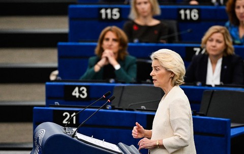 Președinta Comisiei Europene, Ursula von der Leyen, ține un discurs în cadrul alocuțiunii sale anuale privind Starea Uniunii, în cadrul unei sesiuni plenare a Parlamentului European la Strasbourg, în estul Franței, pe 16 septembrie 2026. 