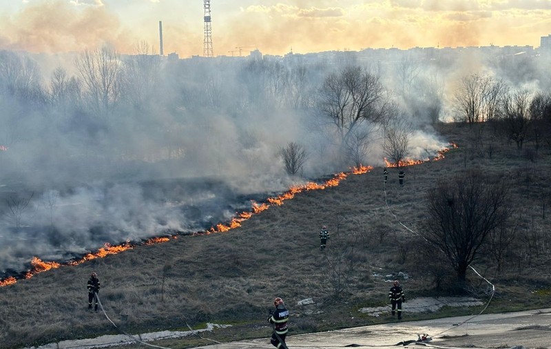 Incendiu de proporții în Delta Văcărești. A fost transmis mesaj RO-Alert