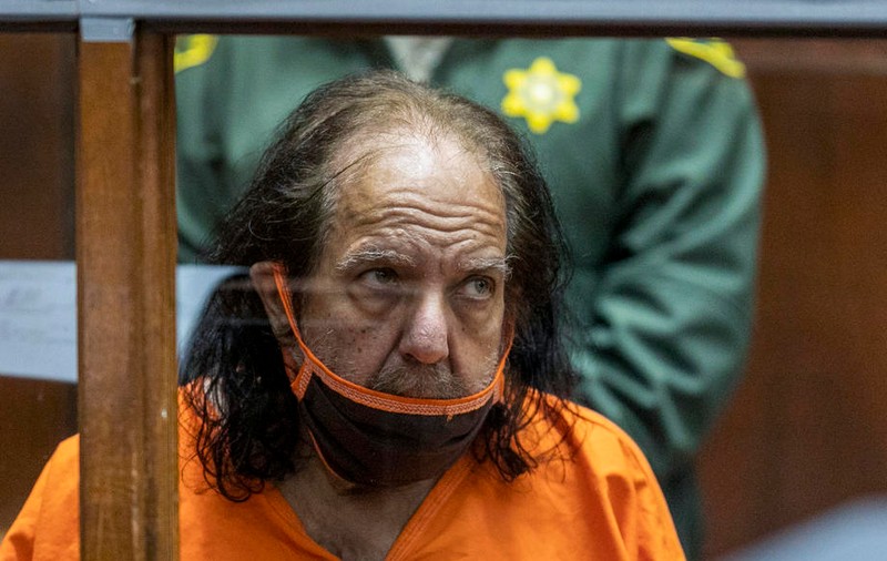 Starul porno Ron Jeremy, 20 de noi acuzații de agresiune sexuală, inclusiv împotriva unei minore. Ce pedeapsă riscă