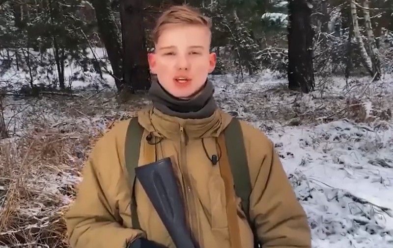 Cel mai tânăr rus care luptă împotriva armatei lui Putin, în Ucraina, are 18 ani și a trecut pe jos granița
