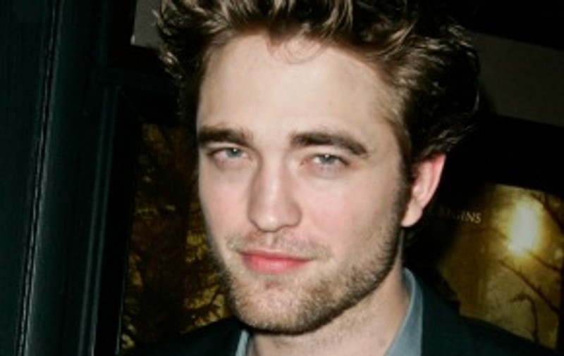 Robert Pattinson spune că e singurel!