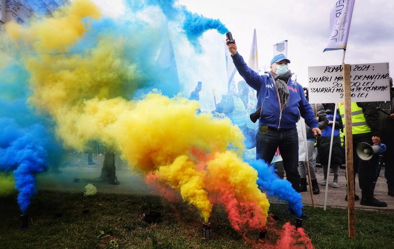 Sindicatele poliţiştilor au ieșit în stradă de Ziua Poliţiei Române: "Protestăm în numele tuturor românilor"