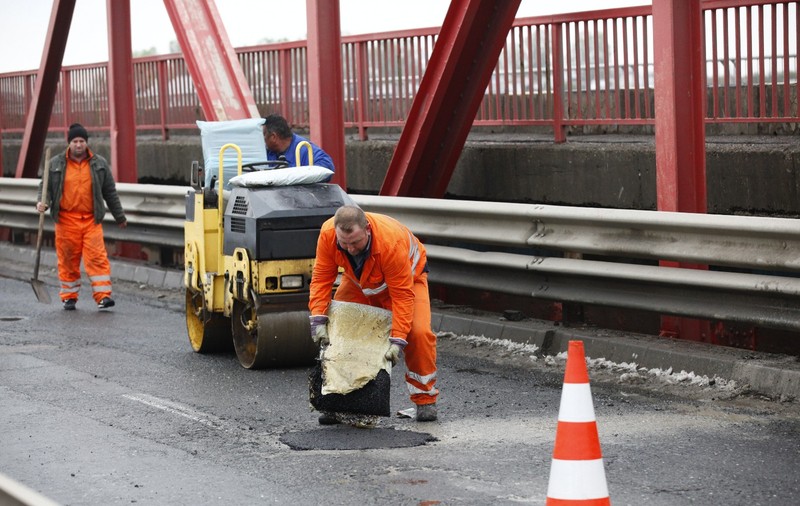 Podul vechi de la Mărăcineni peste râul Buzău va fi reabilitat. Din primăvară, traficul rutier se va desfășura pe o singură cale de rulare