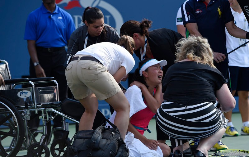 VIDEO / Dramă la US Open! Shuai Peng a părăsit terenul în scaun cu rotile! Ultimele vești