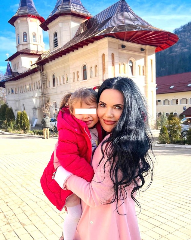 Ioana Năstase și-a petrecut onomastica la mănăstire: „E un loc care îmi aduce aminte de copilărie”. L-a avut alături și pe Ilie Năstase