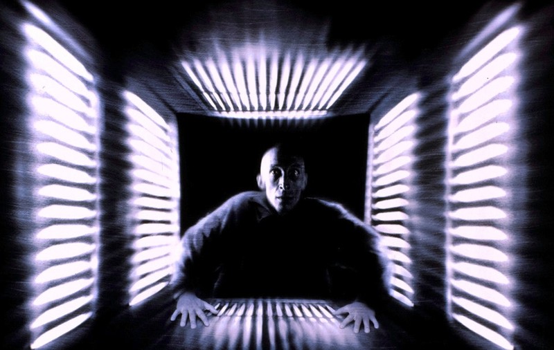 Recomandare de film | SF-ul de groază „Cube” te face să te simți și claustrofob, dar și pierdut în spațiu
