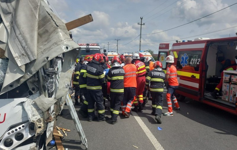 Un pompier și soția lui, medic, plecați în vacanță, eroii accidentului cu 17 victime de la Lețcani: „Plină de sânge, salva vieți”