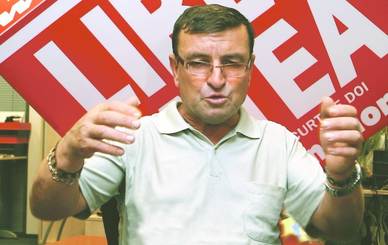 Şi-a făcut iubita să sară pe geam